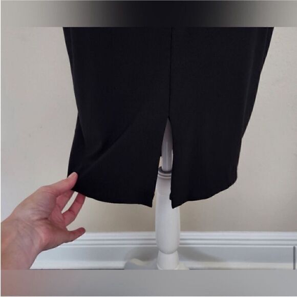 Betsy & Adam Delaney Short One Sleeve Asmmetrical
Cut Out Dress Black Size 6 - Picture 8 of 12